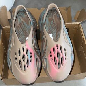 Yeezy Foam Runners, men size 6